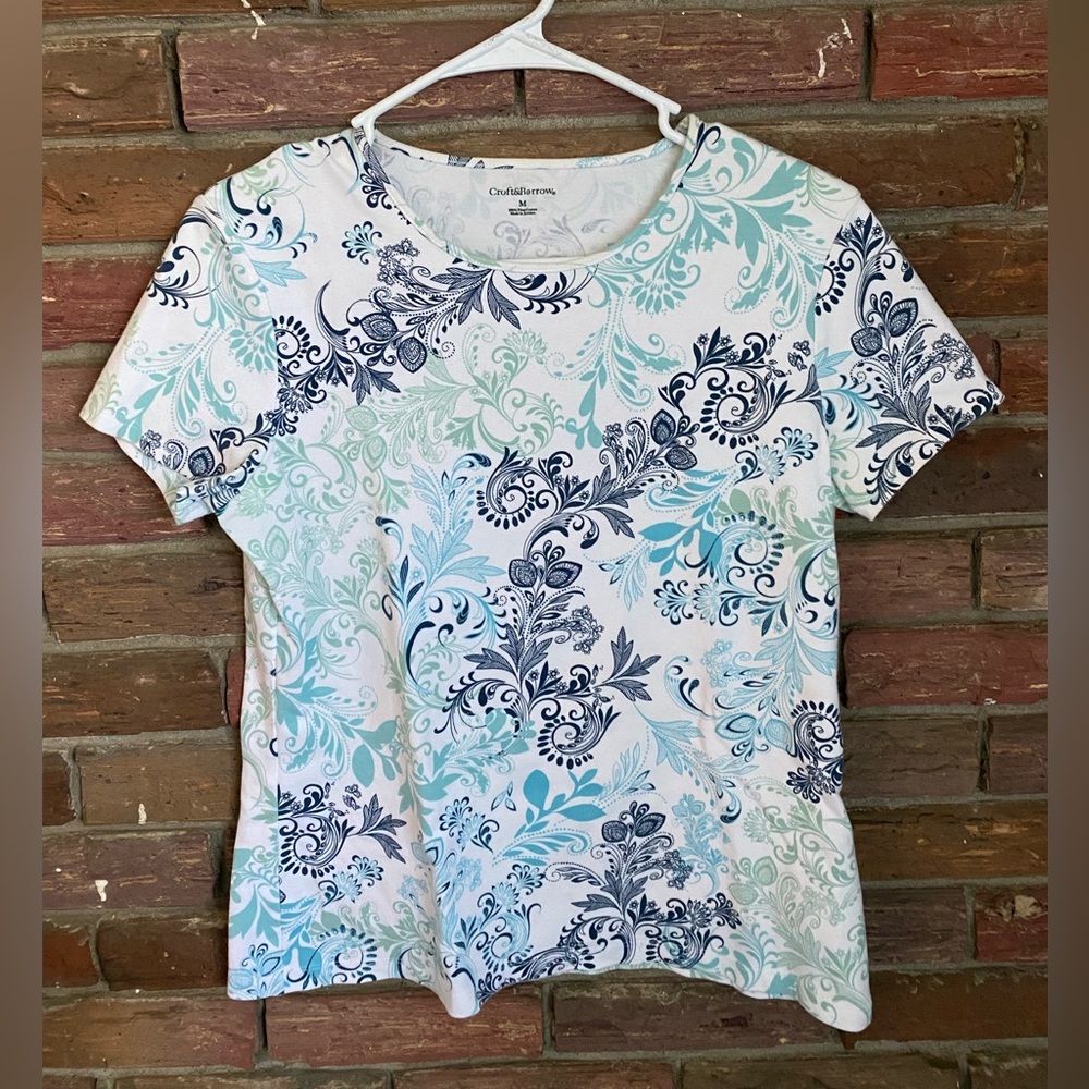 Croft & Barrow White and Blue Short Sleeve T-Shirt